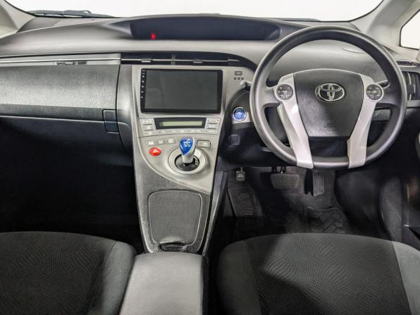 Toyota Prius III Рестайлинг (XW30) с пробегом 2015 года, цена 1 099 500 рублей, 275000 км, лифтбек, Автокод Объявления
