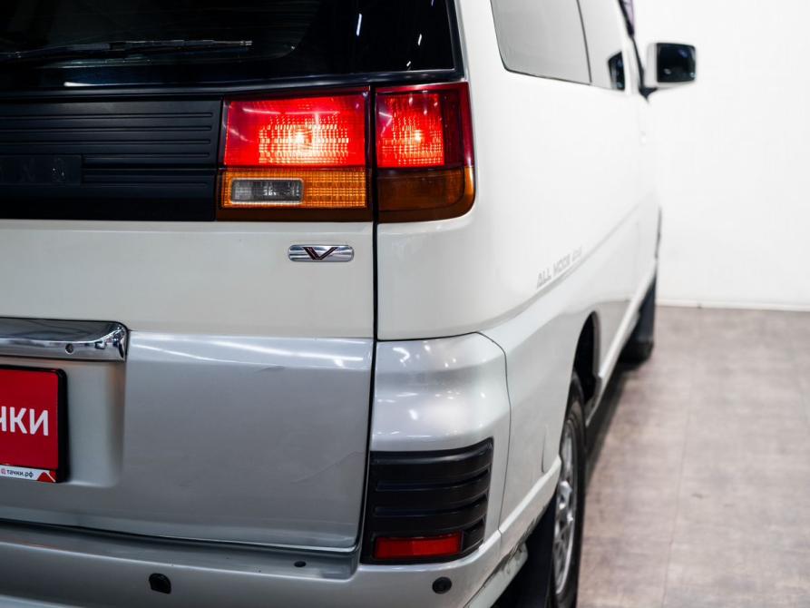 Nissan Elgrand I (E50) Чита  - изображение 17
