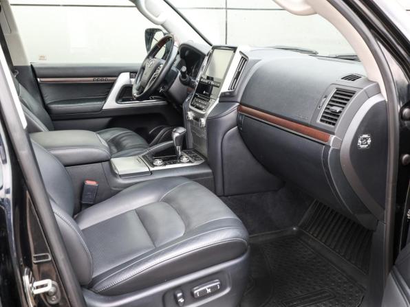 Toyota Land Cruiser 200 Series Рестайлинг 2 с пробегом 2017 года, цена 5 998 000 рублей, 233960 км, внедорожник, Автокод Объявления
