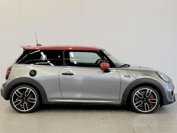 Mini Hatch III (F55/F56) Рестайлинг с пробегом 2021 года, цена 4 300 000 рублей, 2565 км, хэтчбек, Автокод Объявления