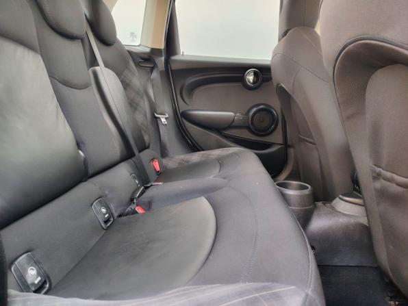 Mini Hatch III (F55/F56) с пробегом 2018 года, цена 1 365 000 рублей, 206038 км, хэтчбек, Автокод Объявления