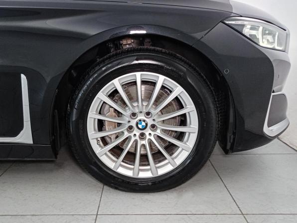 BMW 7 серии VI (G11/G12) Рестайлинг с пробегом 2019 года, цена 5 922 000 рублей, 111220 км, седан, Автокод Объявления