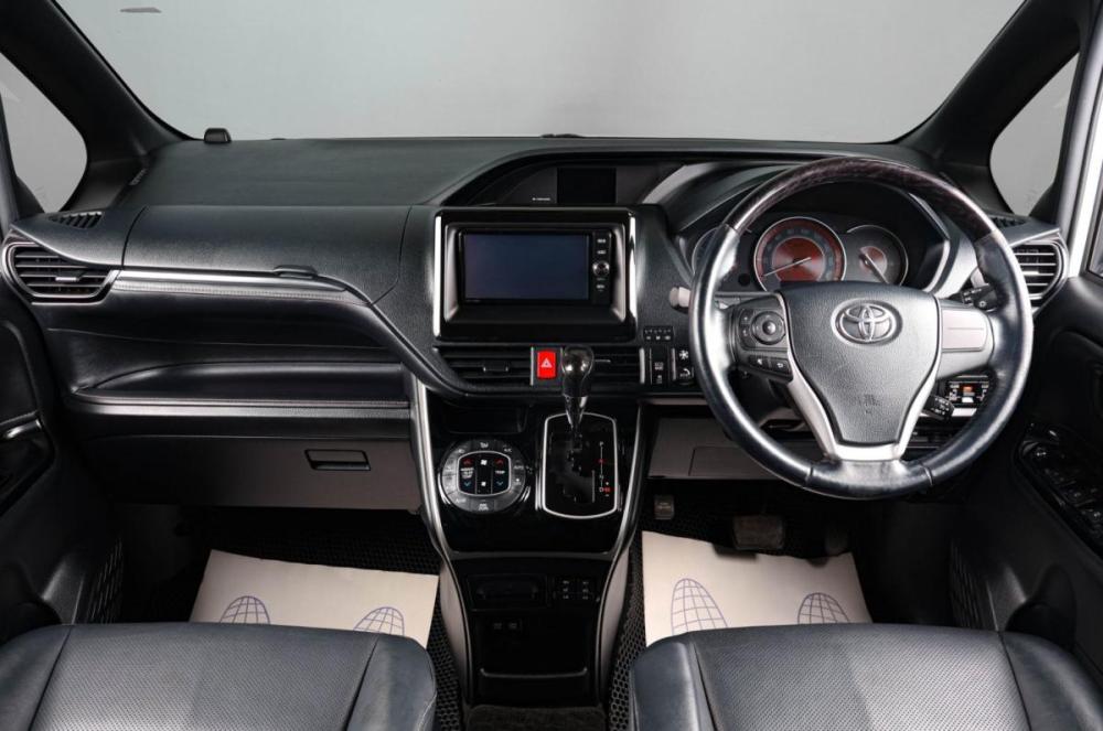 Toyota Esquire I Рестайлинг Тюмень  - изображение 13