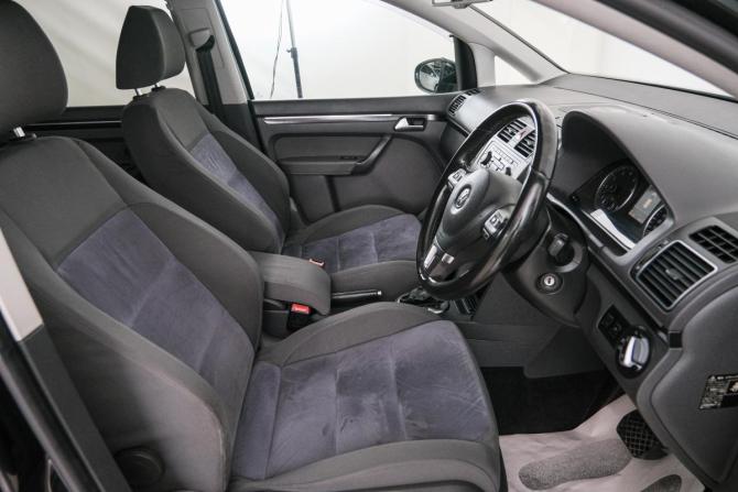 Volkswagen Touran I Рестайлинг 2 с пробегом 2012 года, цена 1 099 000 рублей, 67100 км, компактвэн, Автокод Объявления