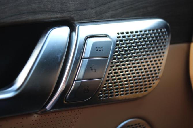 Kia Mohave I Рестайлинг 2 с пробегом 2019 года, цена 4 399 000 рублей, 82150 км, внедорожник, Автокод Объявления