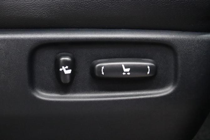 Toyota Land Cruiser 200 Series Рестайлинг 1 с пробегом 2012 года, цена 3 795 950 рублей, 272452 км, внедорожник, Автокод Объявления