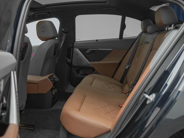 BMW 5 серии VIII (G60/G61/G68) с пробегом 2025 года, цена 9 990 000 рублей, 1210 км, седан, Автокод Объявления