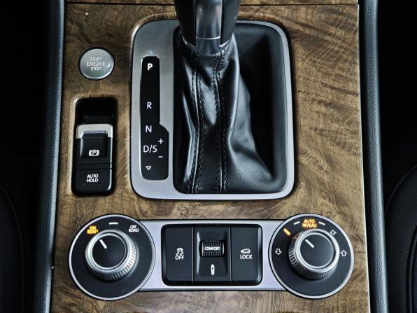 Volkswagen Touareg II Рестайлинг с пробегом 2015 года, цена 2 199 000 рублей, 250861 км, внедорожник, Автокод Объявления
