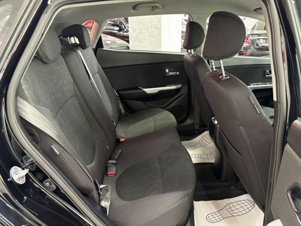 Kia Rio III Рестайлинг с пробегом 2015 года, цена 1 365 000 рублей, 33893 км, хэтчбек, Автокод Объявления