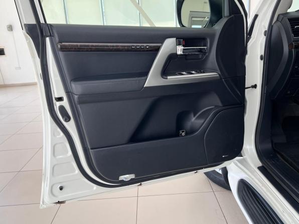 Toyota Land Cruiser 200 Series Рестайлинг 1 с пробегом 2013 года, цена 3 800 000 рублей, 218223 км, внедорожник, Автокод Объявления