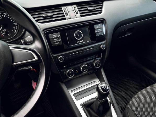 Skoda Octavia III (A7) с пробегом 2017 года, цена 1 599 000 рублей, 61776 км, лифтбек, Автокод Объявления