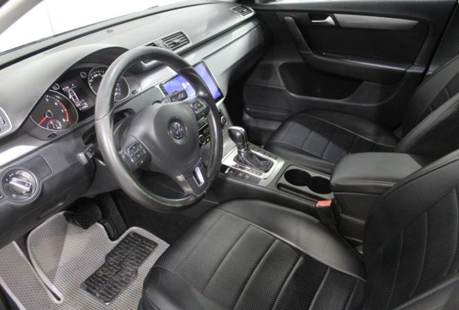 Volkswagen Passat B7 с пробегом 2011 года, цена 850 000 рублей, 284483 км, седан, Автокод Объявления