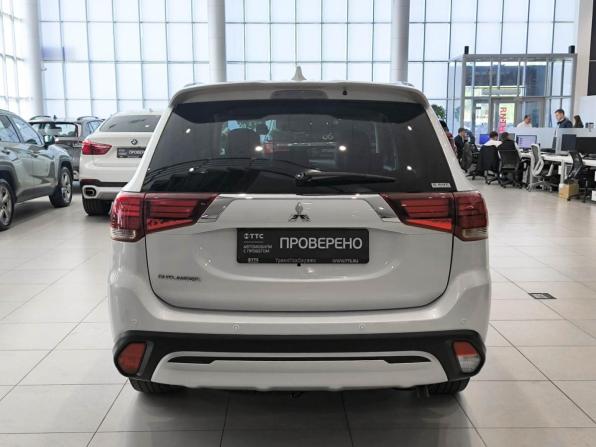 Mitsubishi Outlander III Рестайлинг 3 с пробегом 2022 года, цена 3 200 000 рублей, 48172 км, внедорожник, Автокод Объявления