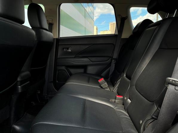 Mitsubishi Outlander III Рестайлинг 2 с пробегом 2015 года, цена 1 598 900 рублей, 155357 км, внедорожник, Автокод Объявления