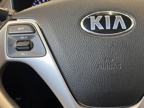 Kia Rio III Рестайлинг с пробегом 2015 года, цена 935 000 рублей, 139000 км, хэтчбек, Автокод Объявления