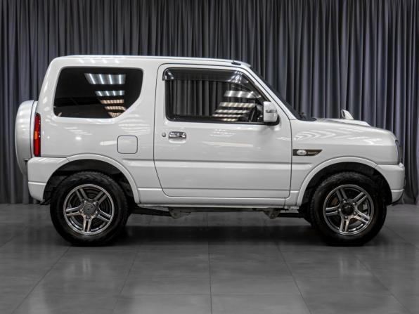 Suzuki Jimny III Рестайлинг 2 с пробегом 2015 года, цена 1 099 000 рублей, 179819 км, внедорожник, Автокод Объявления