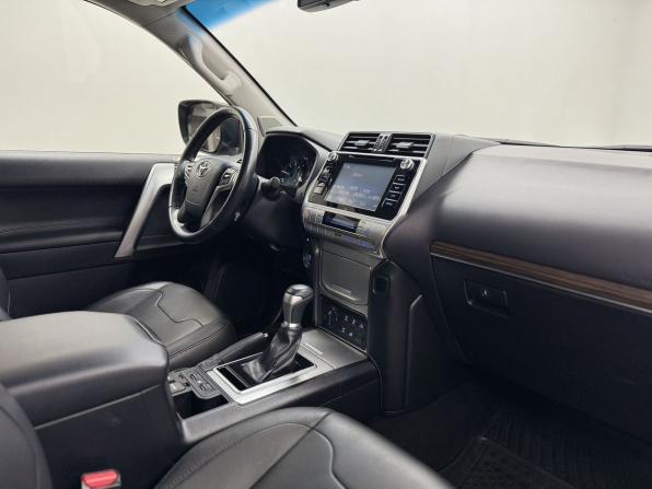 Toyota Land Cruiser Prado 150 Series Рестайлинг 2 с пробегом 2019 года, цена 5 599 000 рублей, 112739 км, внедорожник, Автокод Объявления