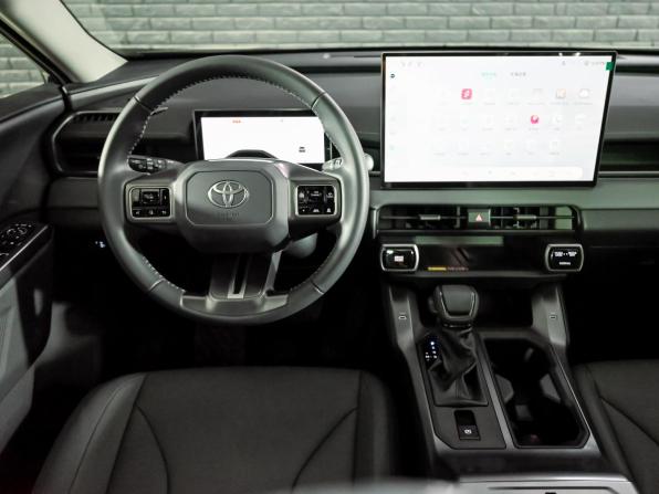Toyota RAV4 VI (XA60) с пробегом 2026 года, цена 4 650 000 рублей, 37 км, внедорожник, Автокод Объявления