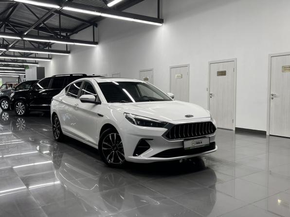 JAC J7 I с пробегом 2023 года, цена 1 295 000 рублей, 41897 км, лифтбек, Автокод Объявления