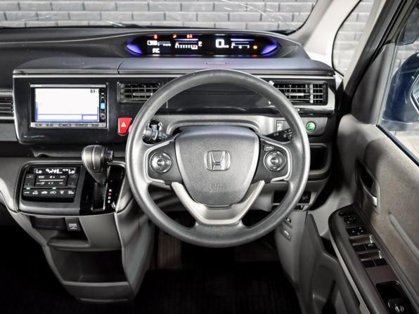 Honda Stepwgn V с пробегом 2015 года, цена 1 530 000 рублей, 153606 км, минивэн, Автокод Объявления
