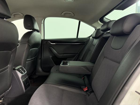 Skoda Octavia III (A7) Рестайлинг с пробегом 2019 года, цена 1 420 000 рублей, 261200 км, лифтбек, Автокод Объявления