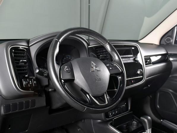 Mitsubishi Outlander III Рестайлинг 3 с пробегом 2020 года, цена 2 599 995 рублей, 63839 км, внедорожник, Автокод Объявления