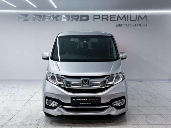 Honda Stepwgn V с пробегом 2016 года, цена 2 000 000 рублей, 135497 км, минивэн, Автокод Объявления