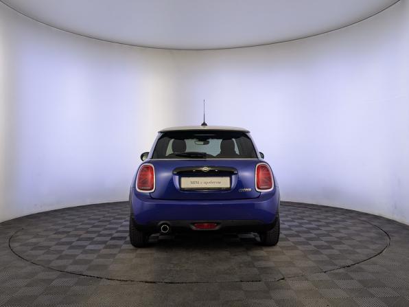 Mini Hatch III (F55/F56) Рестайлинг с пробегом 2021 года, цена 2 350 000 рублей, 54969 км, хэтчбек, Автокод Объявления