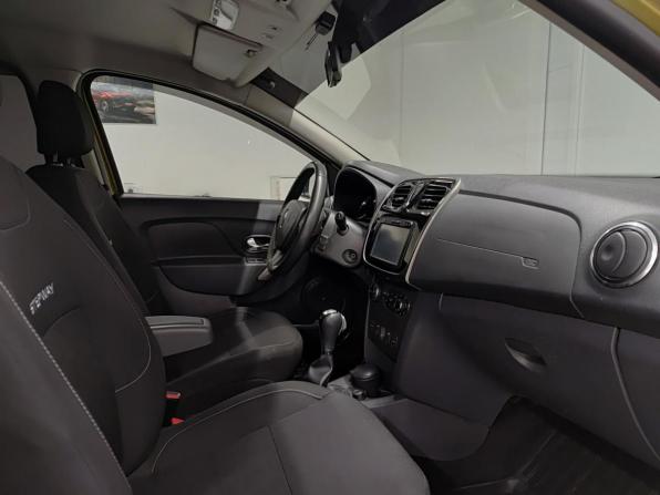 Renault Sandero II с пробегом 2015 года, цена 961 000 рублей, 136614 км, хэтчбек, Автокод Объявления