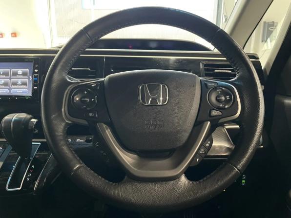 Honda Stepwgn V Рестайлинг с пробегом 2019 года, цена 2 098 000 рублей, 127000 км, минивэн, Автокод Объявления