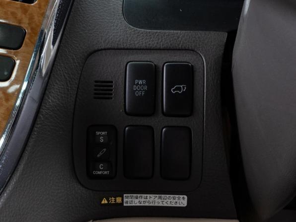 Toyota Alphard I Рестайлинг с пробегом 2007 года, цена 2 100 000 рублей, 202057 км, минивэн, Автокод Объявления