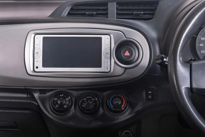 Toyota Vitz III (XP130) с пробегом 2013 года, цена 749 000 рублей, 130000 км, хэтчбек, Автокод Объявления