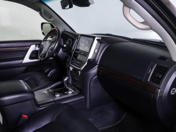 Toyota Land Cruiser 200 Series Рестайлинг 2 с пробегом 2016 года, цена 6 200 000 рублей, 197325 км, внедорожник, Автокод Объявления