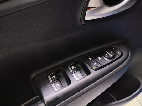 Kia Rio IV с пробегом 2019 года, цена 1 440 000 рублей, 76100 км, седан, Автокод Объявления