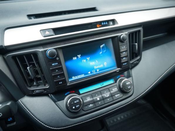 Toyota RAV4 IV (XA40) Рестайлинг с пробегом 2016 года, цена 2 199 000 рублей, 170624 км, внедорожник, Автокод Объявления