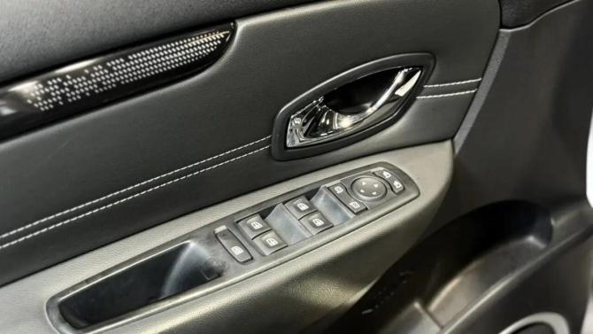 Renault Scenic III Рестайлинг с пробегом 2012 года, цена 790 000 рублей, 215000 км, минивэн, Автокод Объявления