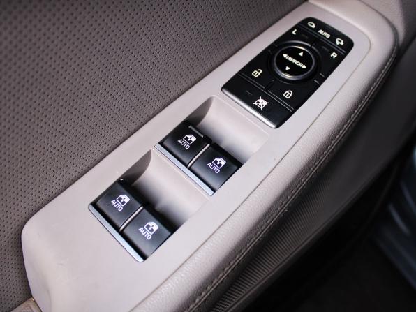 Hyundai Genesis II с пробегом 2015 года, цена 1 599 000 рублей, 164910 км, седан, Автокод Объявления