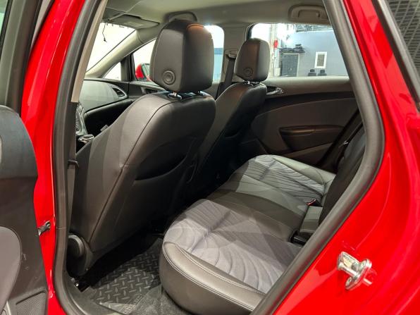 Opel Astra J Рестайлинг с пробегом 2015 года, цена 879 000 рублей, 115000 км, хэтчбек, Автокод Объявления