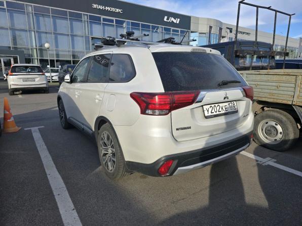 Mitsubishi Outlander III Рестайлинг 2 с пробегом 2016 года, цена 1 799 000 рублей, 152151 км, внедорожник, Автокод Объявления