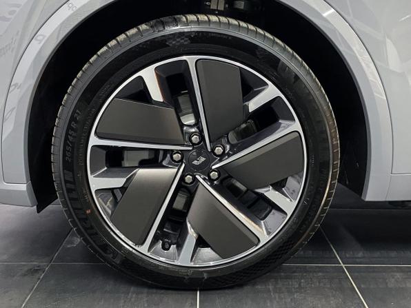 Li Auto (Lixiang) L9 I Рестайлинг с пробегом 2025 года, цена 9 280 000 рублей, 24 км, внедорожник, Автокод Объявления