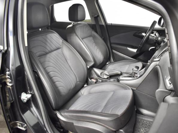 Opel Astra J Рестайлинг с пробегом 2013 года, цена 723 200 рублей, 214004 км, седан, Автокод Объявления