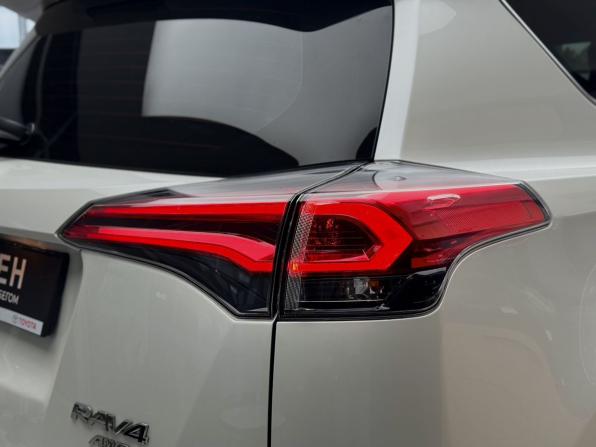 Toyota RAV4 IV (XA40) Рестайлинг с пробегом 2017 года, цена 2 125 000 рублей, 140863 км, внедорожник, Автокод Объявления