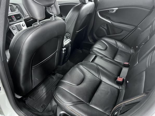 Volvo V40 Cross Country I Рестайлинг с пробегом 2016 года, цена 1 500 000 рублей, 212582 км, хэтчбек, Автокод Объявления