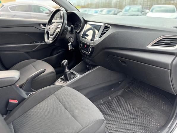 Hyundai Solaris II с пробегом 2019 года, цена 895 000 рублей, 284000 км, седан, Автокод Объявления