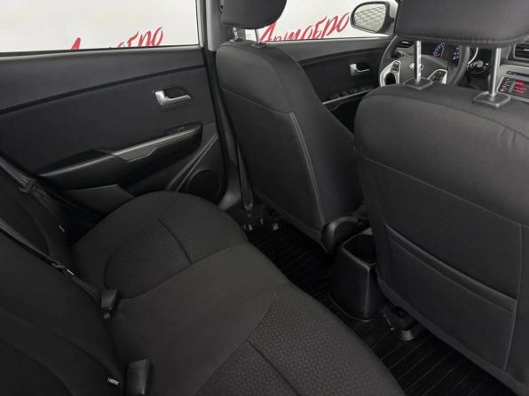 Kia Rio III Рестайлинг с пробегом 2015 года, цена 980 000 рублей, 130000 км, седан, Автокод Объявления