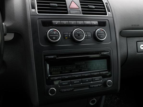 Volkswagen Touran I Рестайлинг 2 с пробегом 2012 года, цена 898 000 рублей, 295405 км, компактвэн, Автокод Объявления