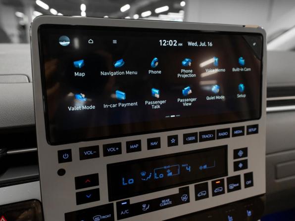 Hyundai Staria I с пробегом 2025 года, цена 8 350 000 рублей, 500 км, минивэн, Автокод Объявления