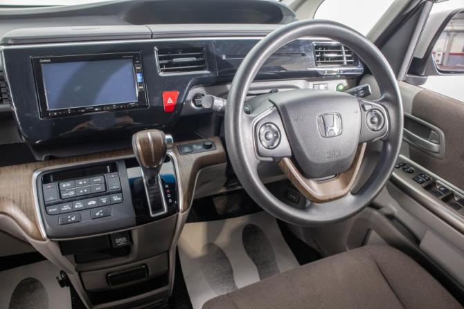 Honda Stepwgn V с пробегом 2016 года, цена 1 849 000 рублей, 91000 км, минивэн, Автокод Объявления