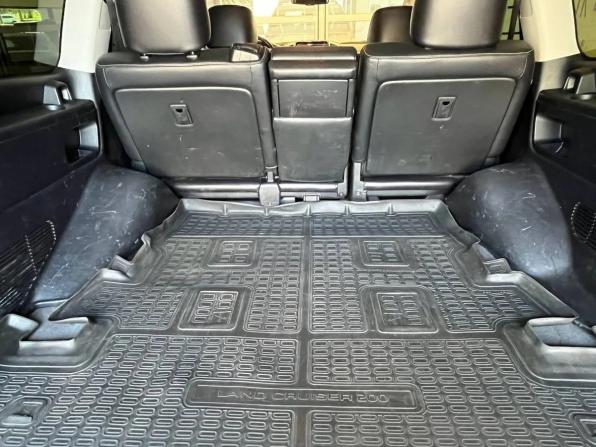 Toyota Land Cruiser 200 Series Рестайлинг 1 с пробегом 2014 года, цена 3 350 000 рублей, 286000 км, внедорожник, Автокод Объявления