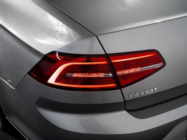 Volkswagen Passat B8 с пробегом 2015 года, цена 1 349 500 рублей, 147629 км, седан, Автокод Объявления